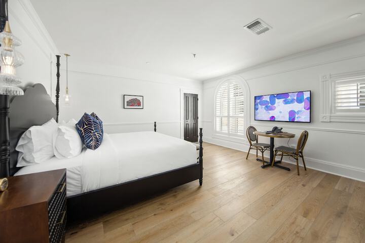 Room 15 of 114
