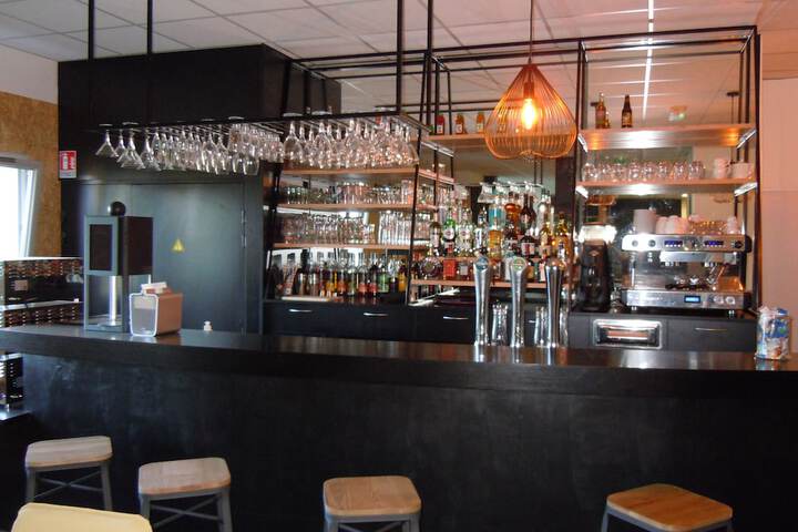 Lounge 49 of 64