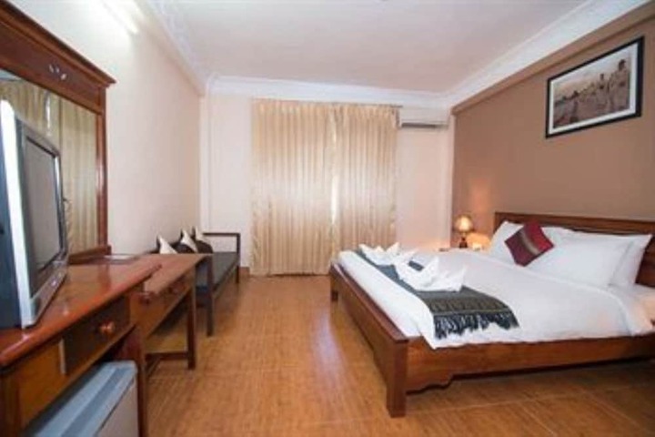 Room 3 of 53