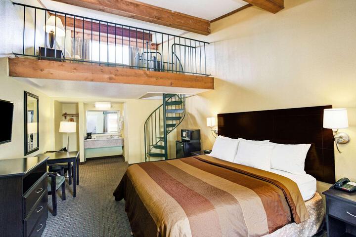 2 Queen Beds Deluxe Room (38 of 41)