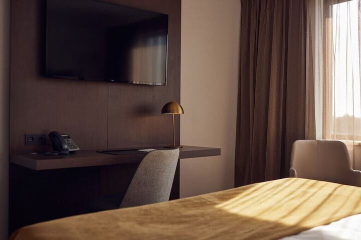 Room 7 of 33