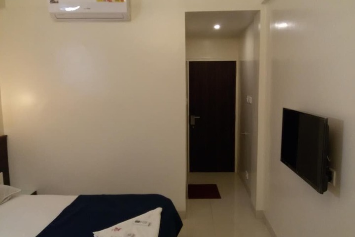 Room 9 of 35