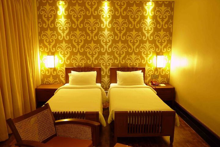 Room 5 of 33