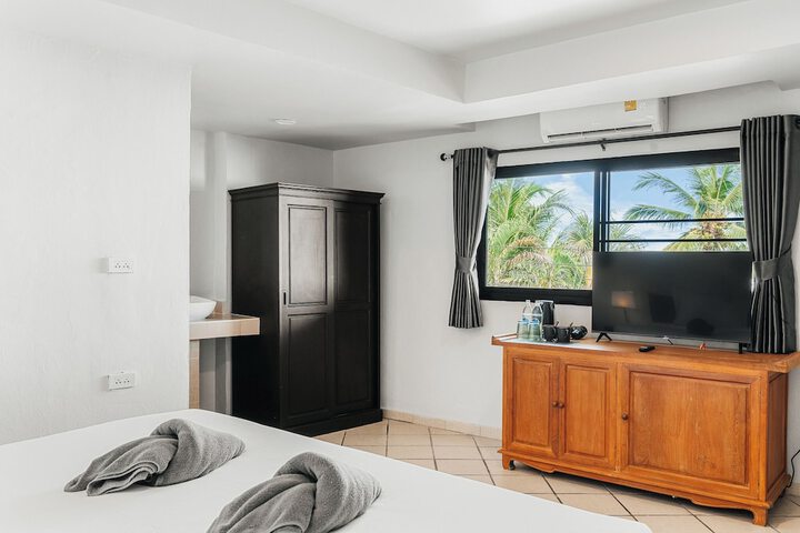 Room 3 of 44