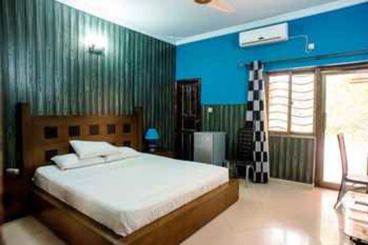 Room 13 of 37