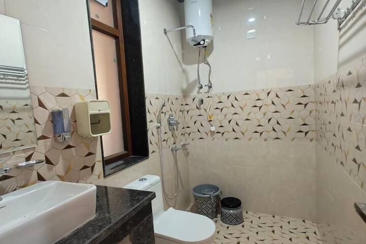 Room 25 of 38