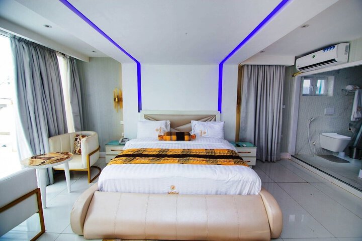 Room 4 of 23
