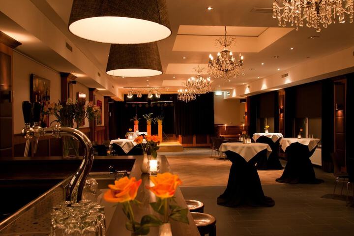 Ballroom/Hall 27 of 30