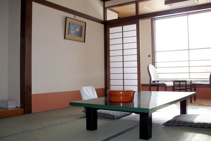 Room 4 of 17