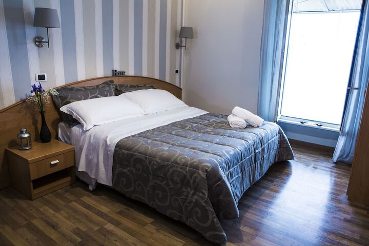 Room 7 of 24