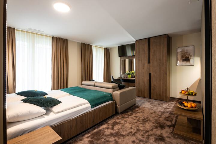 Room 9 of 32
