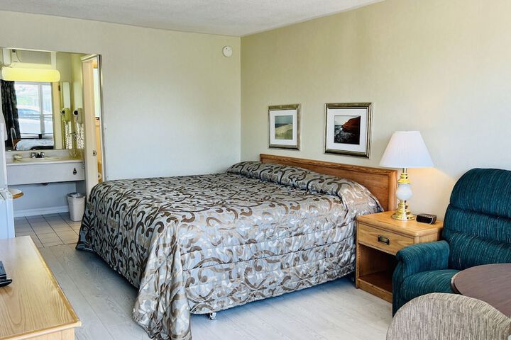 Room 27 of 81