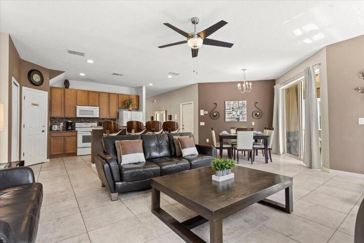 4 Bedrooms 4 Bathrooms Bella Vida 440 LF