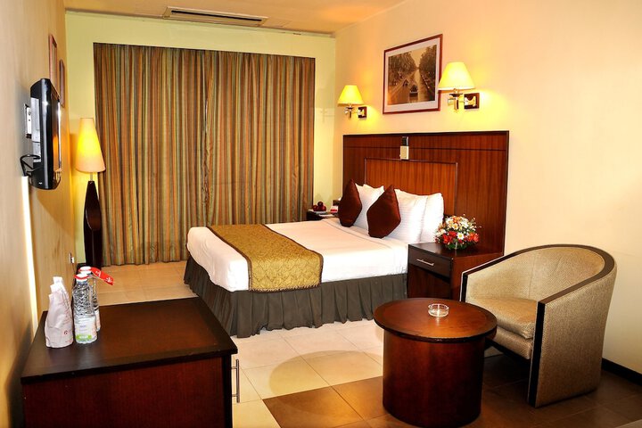 Room 6 of 45