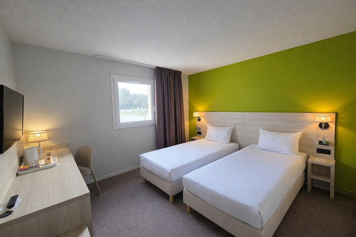 Room 4 of 30
