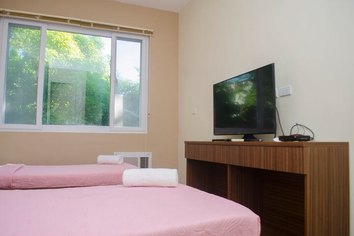 Room 25 of 100