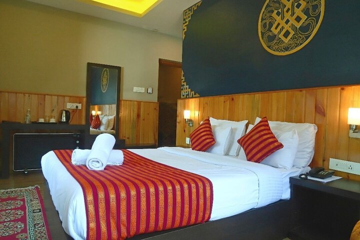 Room 3 of 16