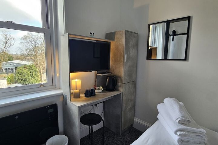 Room 2 of 38