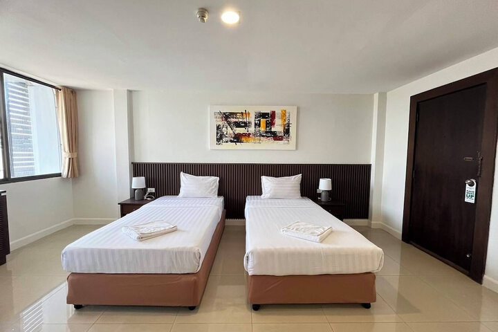 Room 9 of 49