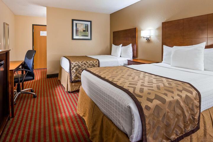 2 Double Beds High Speed Internet Accessible Coffee Maker, Hairdryer Iron and Ironing Board Continental Breakfast (5 of 11)