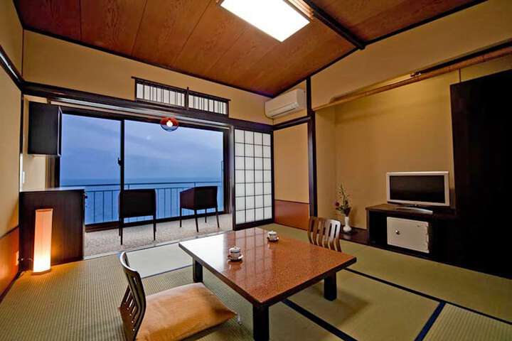 Room 7 of 40