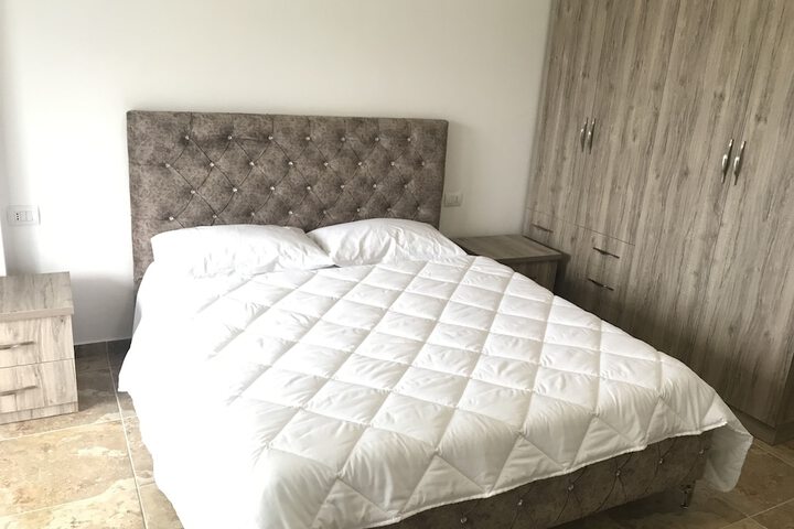 Room 11 of 25