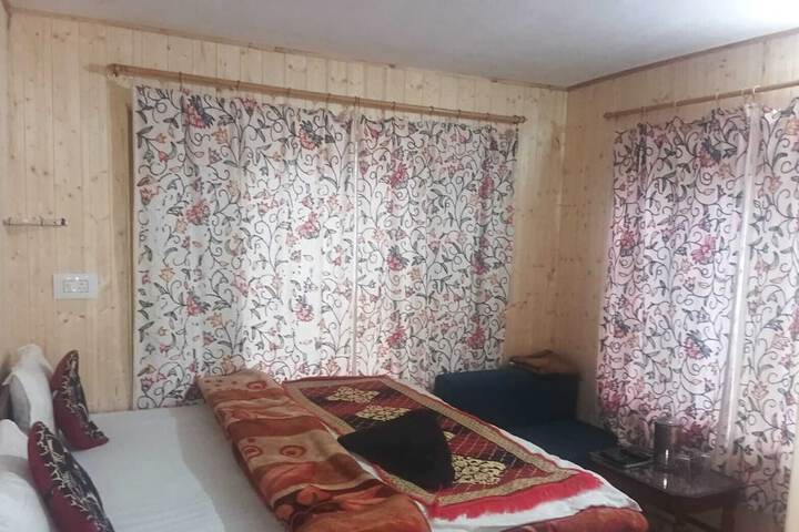 Room 6 of 23