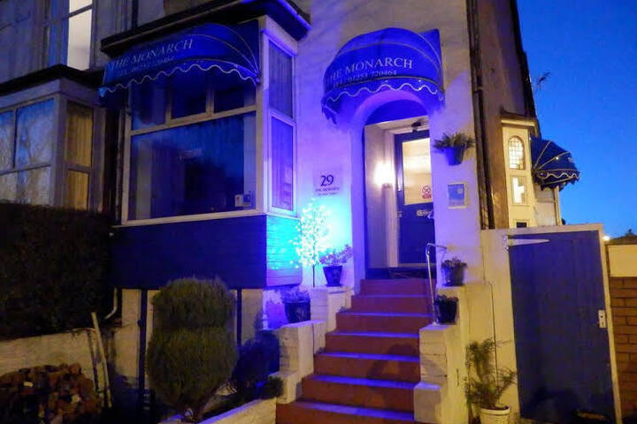 THE MONARCH HOTEL