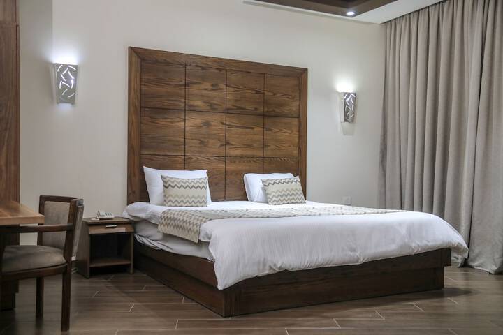 Room 9 of 20