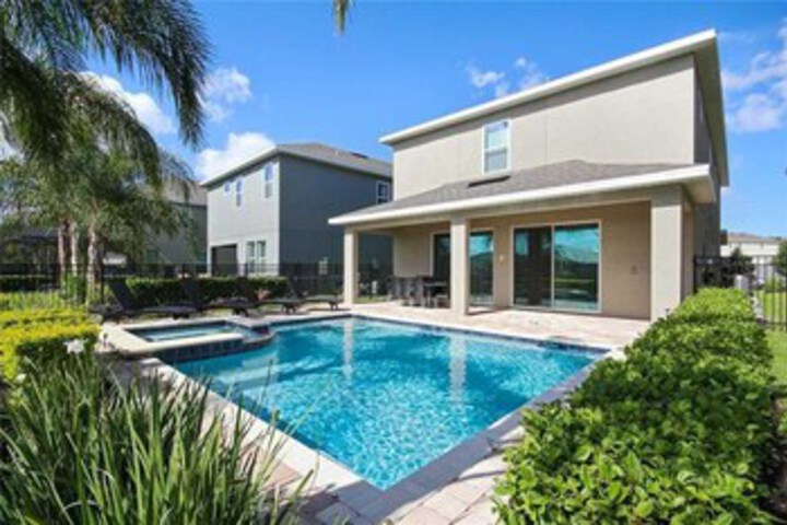 Reunion Daisy 6 Bedroom Home with Private Pool