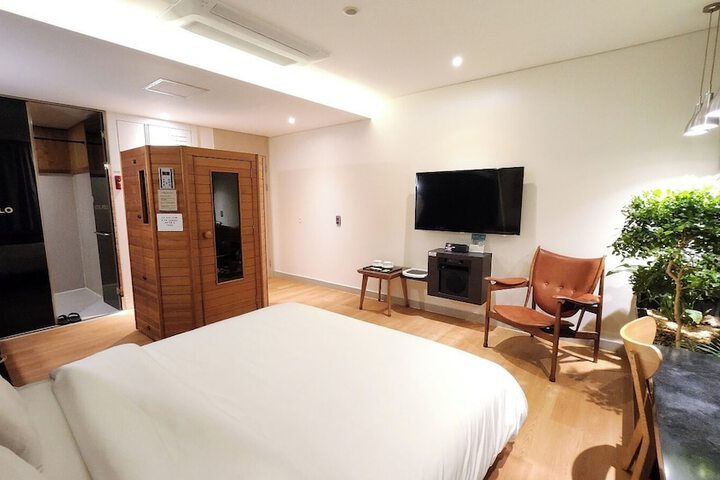 Room 35 of 97