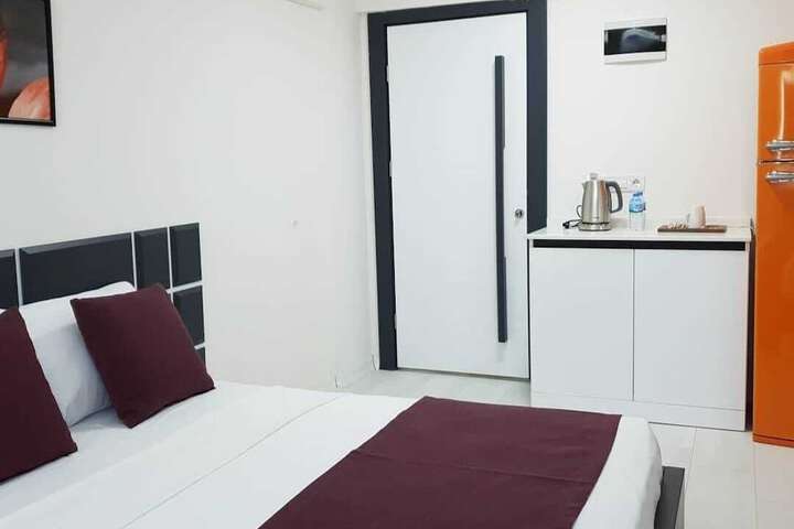 Room 14 of 65