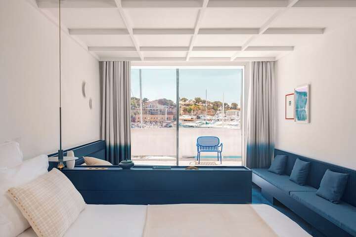 Room 19 of 103