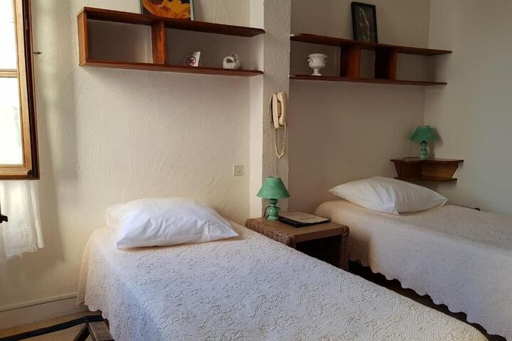 Room 6 of 24