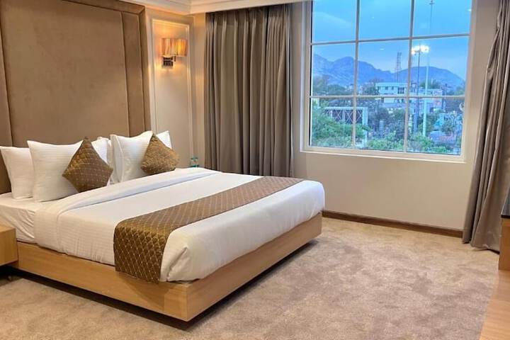 Room 2 of 24
