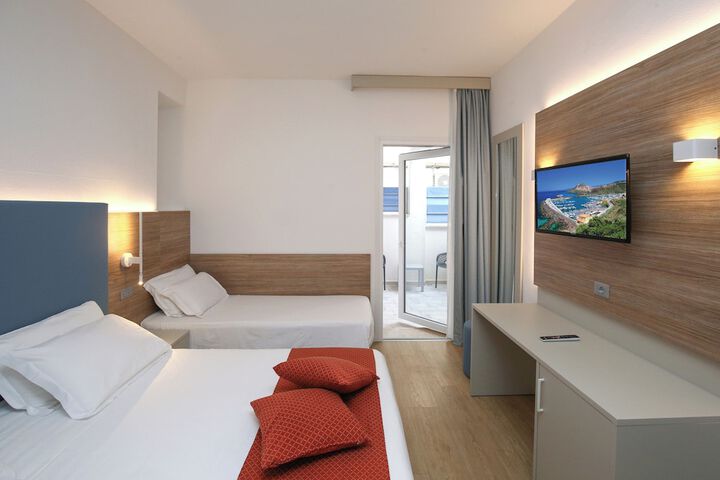 Room 152 of 221