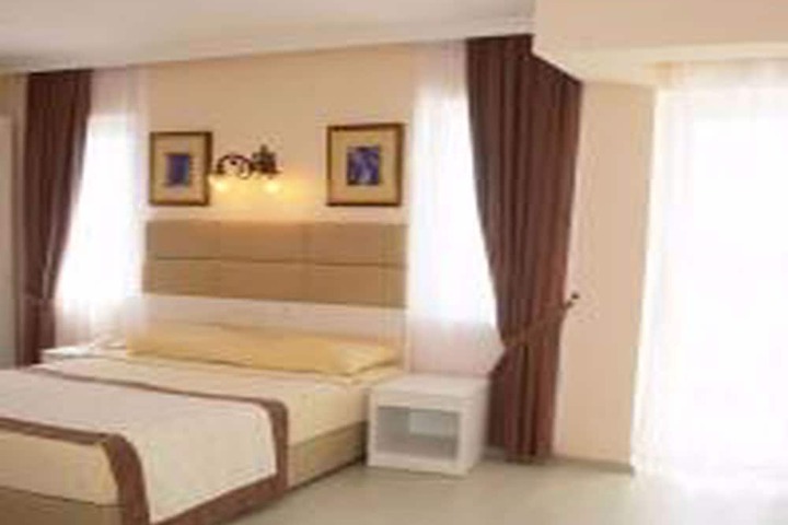 Room 3 of 27