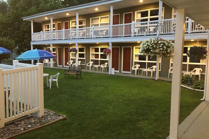 Hotel Exterior 55 of 83