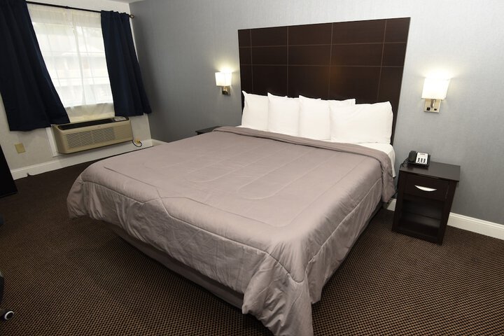 1 King Bed (13 of 33)