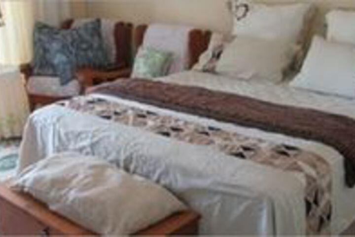 Room 5 of 8