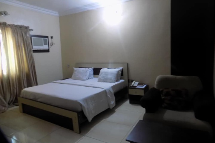 Room 7 of 15