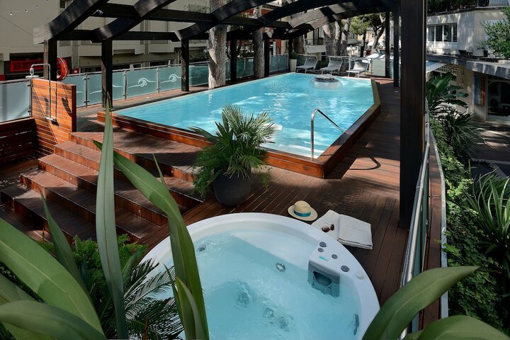 Pool 56 of 84