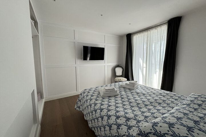 Room 13 of 93