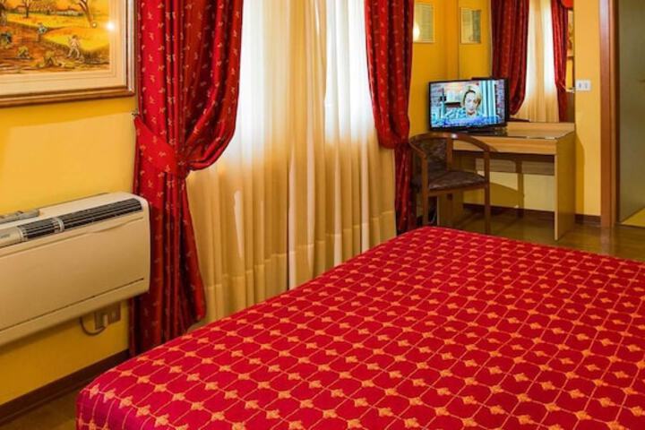 Room 6 of 38