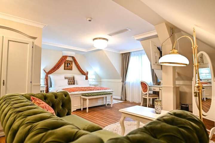 Room 2 of 27