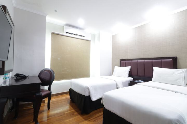 Room 17 of 34