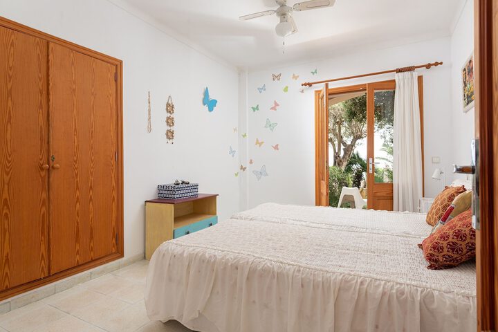 Room 9 of 23