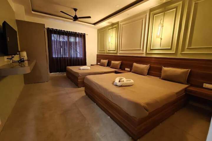 Room 3 of 10