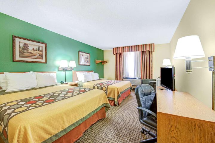 1 Queen Bed (10 of 12)