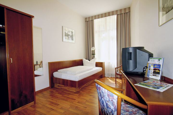 Room 12 of 51